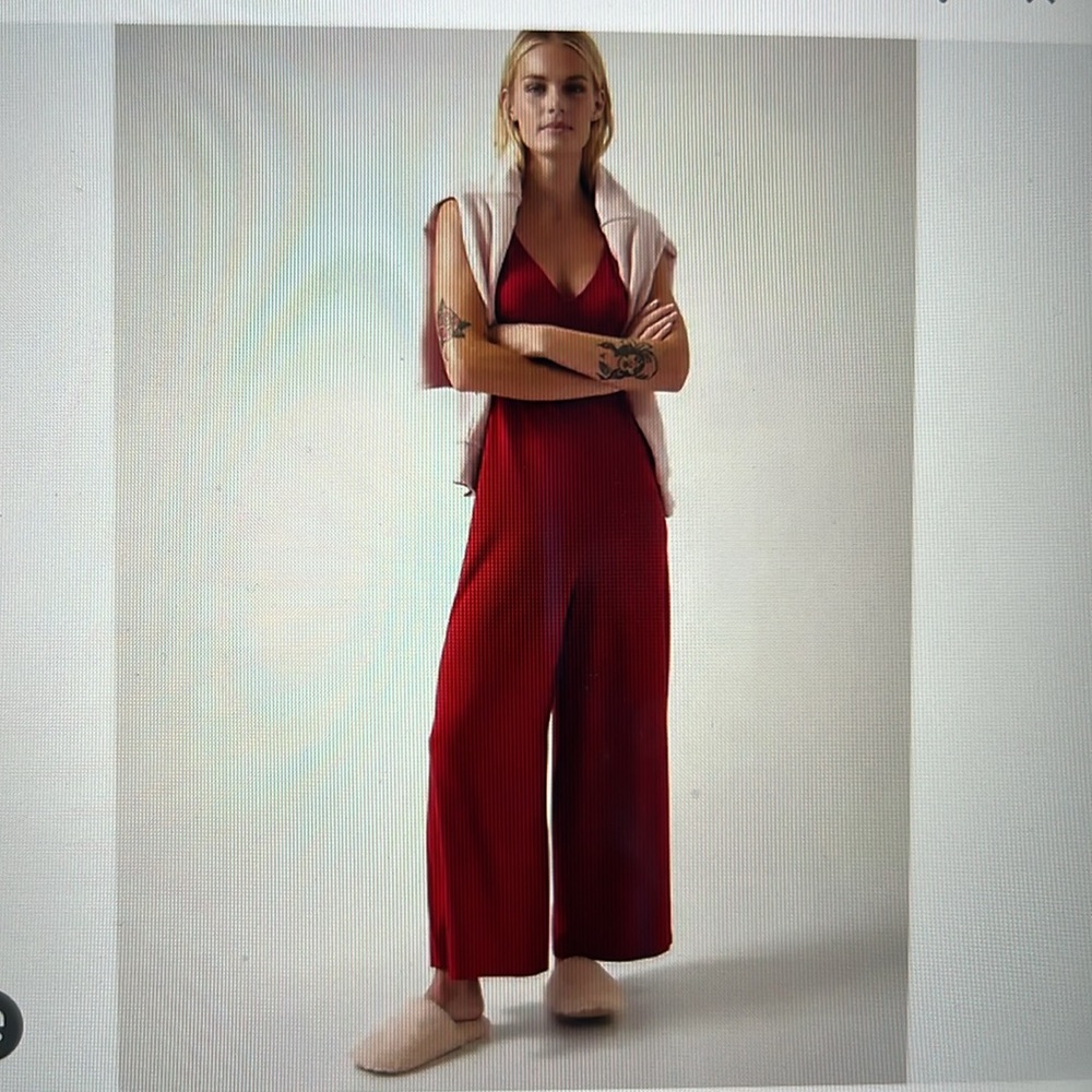 Athleta Medium Nighttime Bliss Casual,Sleep, Play V Neck Romper Red Jumpsuit